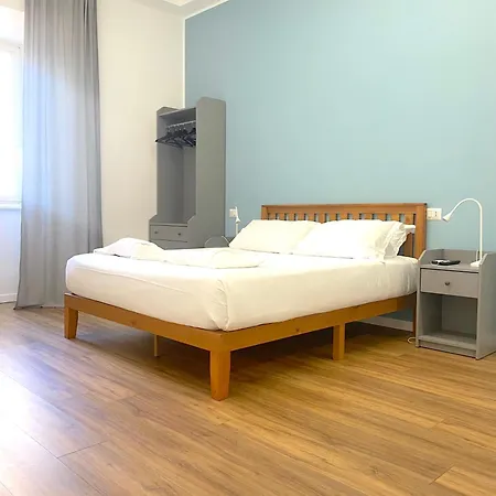 Lexie Suites, Termini St بيت ضيافة 4*