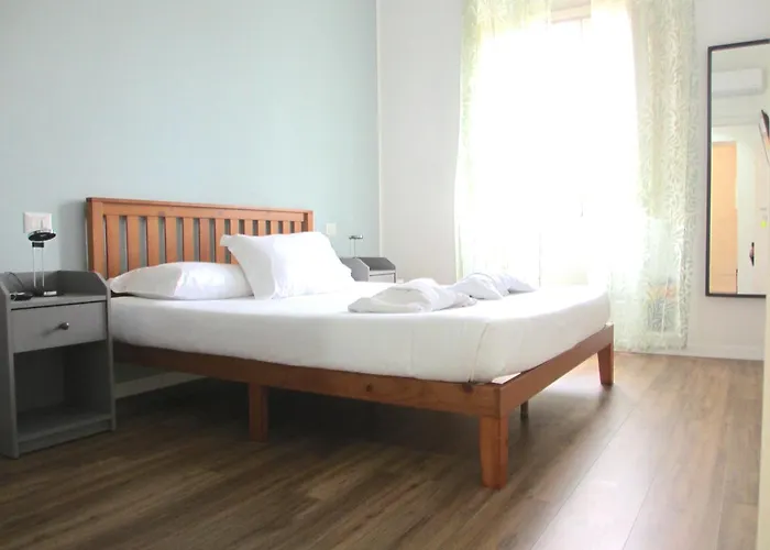 Lexie Suites, Termini St 4*